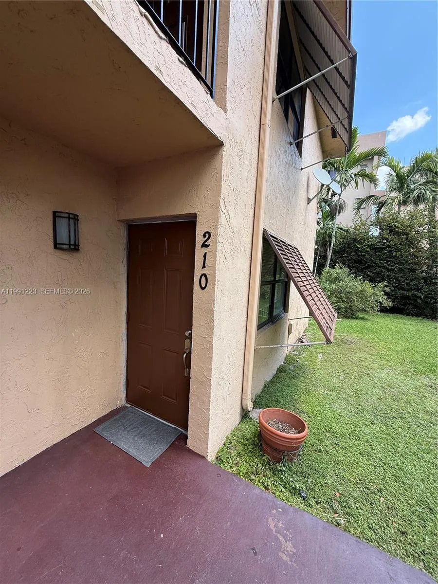 3 bedroom 2 bath for sale at 6854 NW 173rd Dr # 210, Hialeah FL 33015