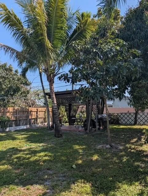 648 E 40th St, Hialeah FL 33013