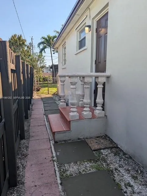 648 E 40th St, Hialeah FL 33013