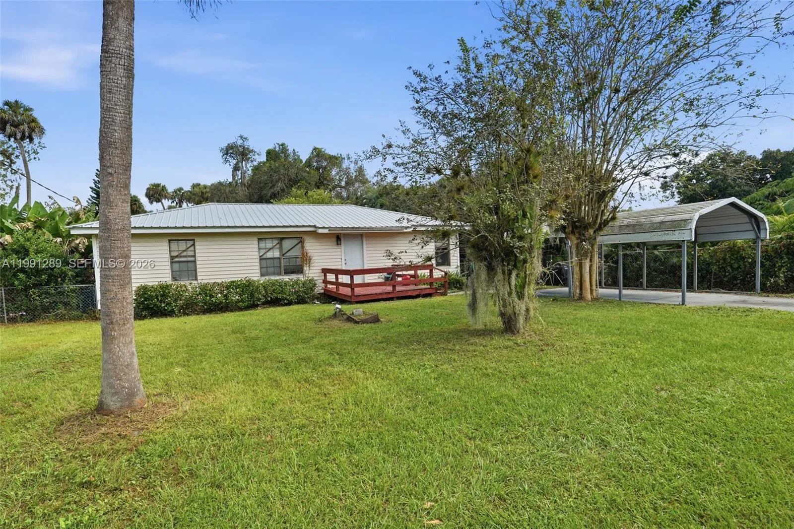 868 avalon ave, La Belle FL 33935