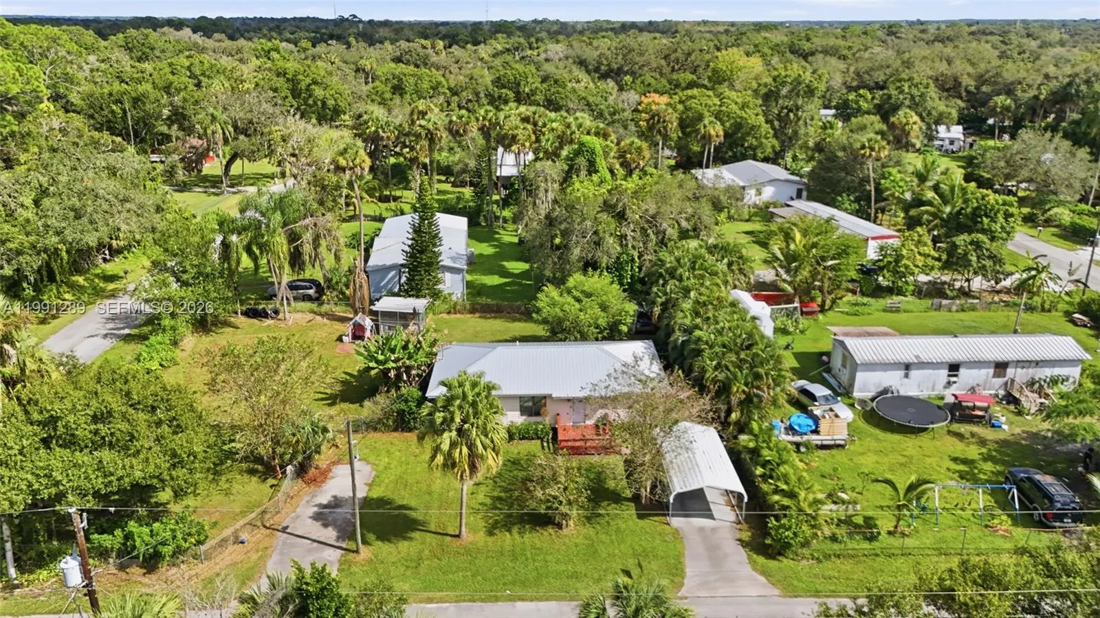 868 avalon ave, La Belle FL 33935