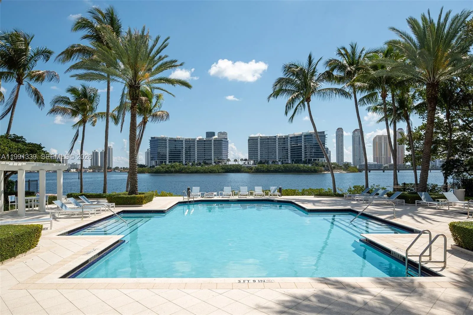 2 bedroom 2 bath for sale at 3165 NE 184th St # 6204, Aventura FL 33160