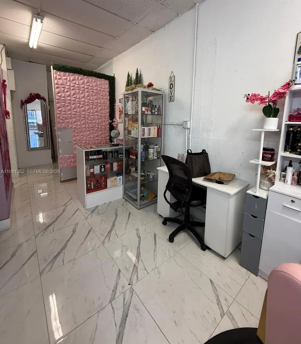 1569 W OKEECHOBEE RD HIALEAH, Hialeah FL 33010