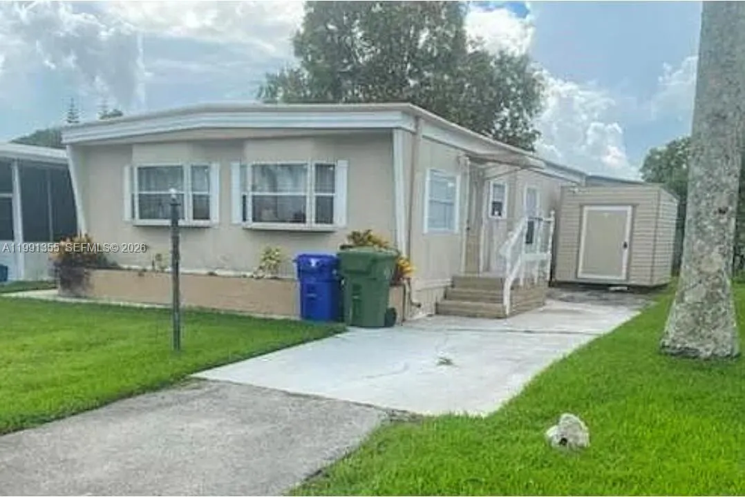 2 bedroom 2 bath for sale at 21730 NW 8th Ct, Pembroke Pines FL 33029