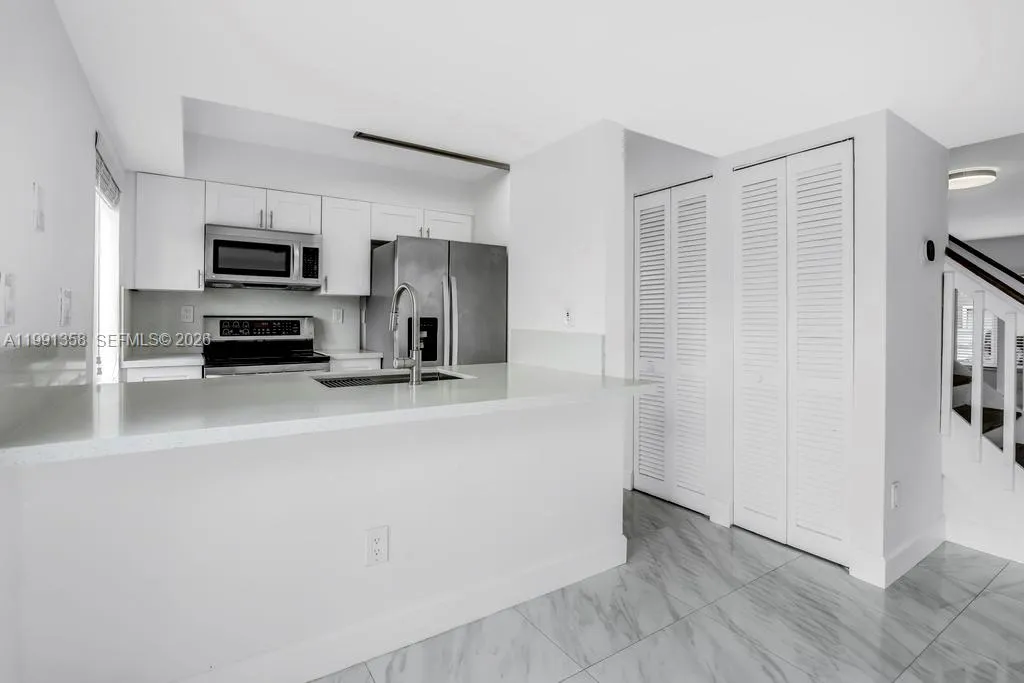 164 Riviera Cir, Weston FL 33326