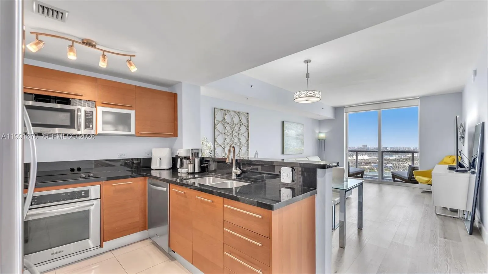 253 NE 2nd St # 2209, Miami FL 33132