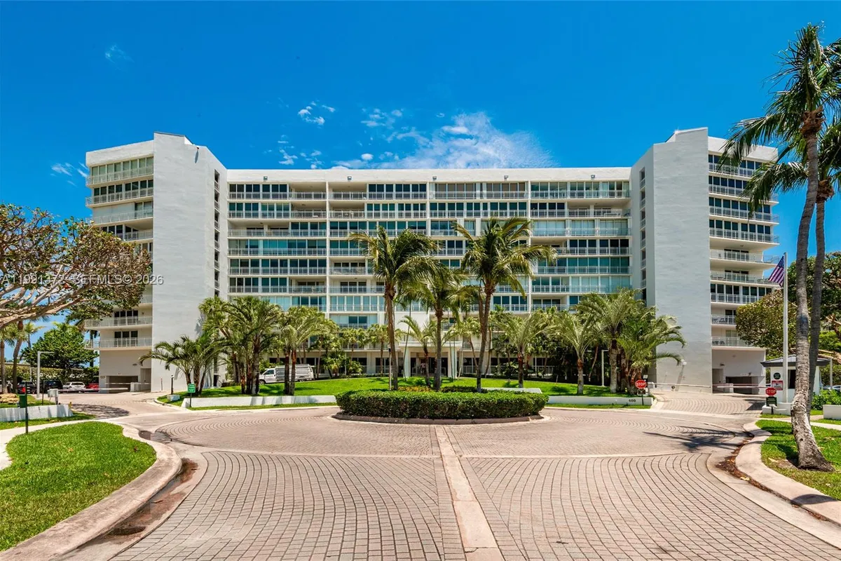 600 Grapetree Dr, Key Biscayne FL 33149