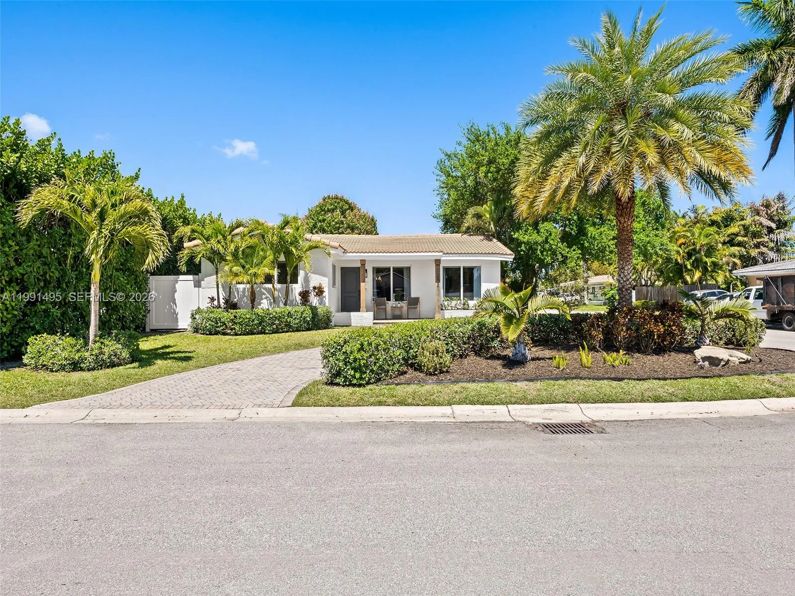 3 bedroom 3 bath for sale at 1203 Lincoln St, Hollywood FL 33019