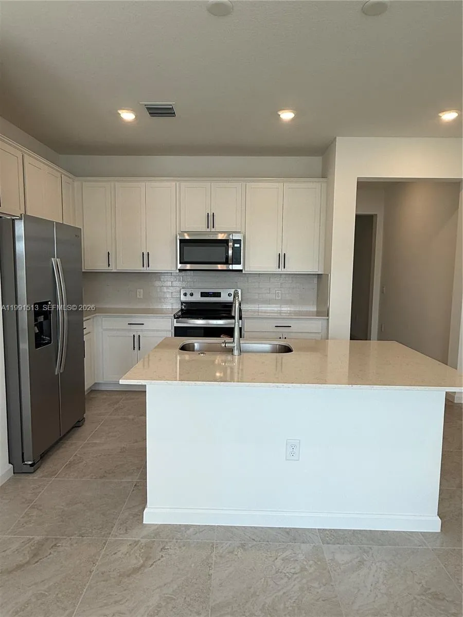 4286 Efendi Drive, Lantana FL 33462