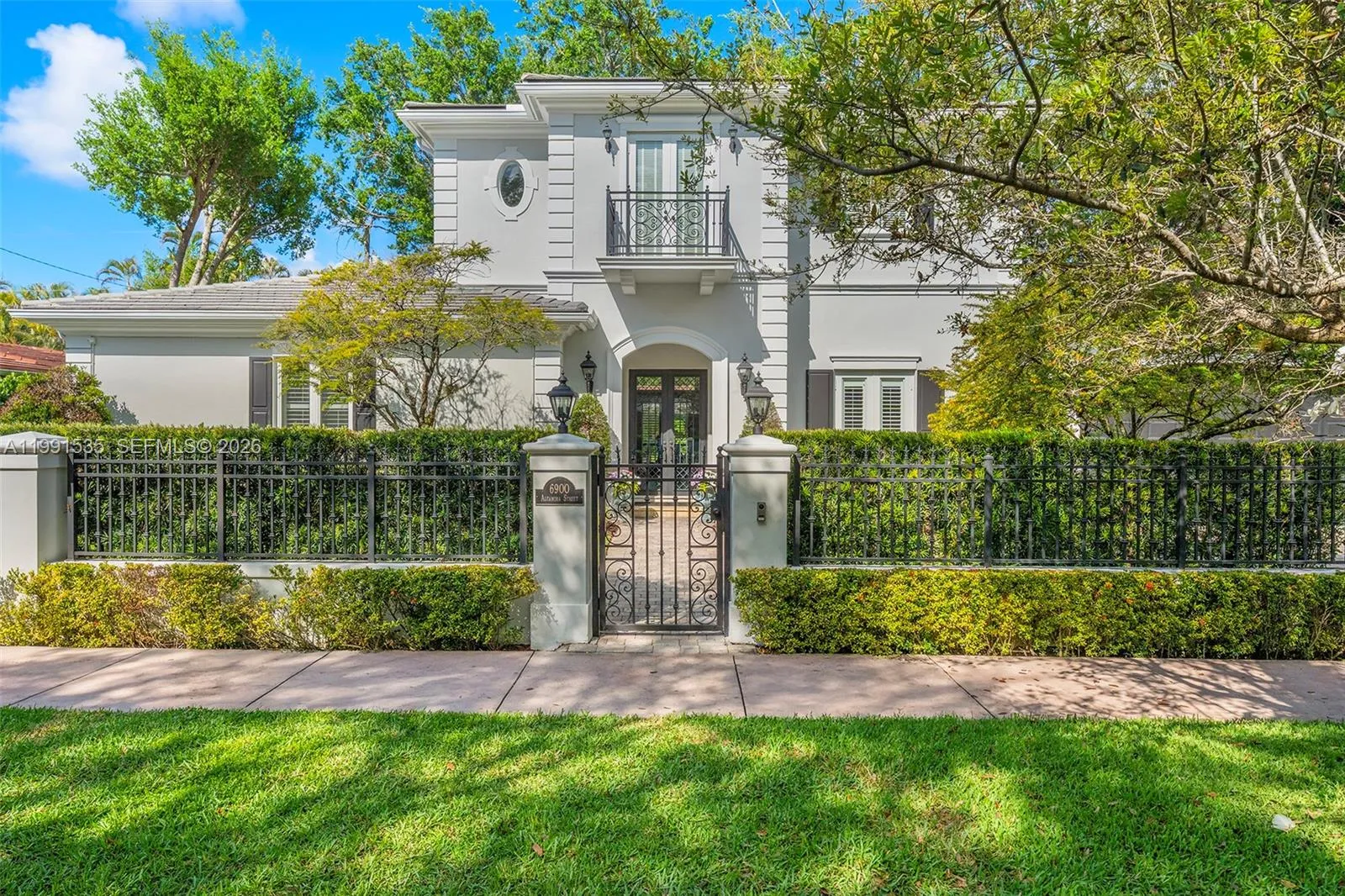6900 Altamira St, Coral Gables FL 33146