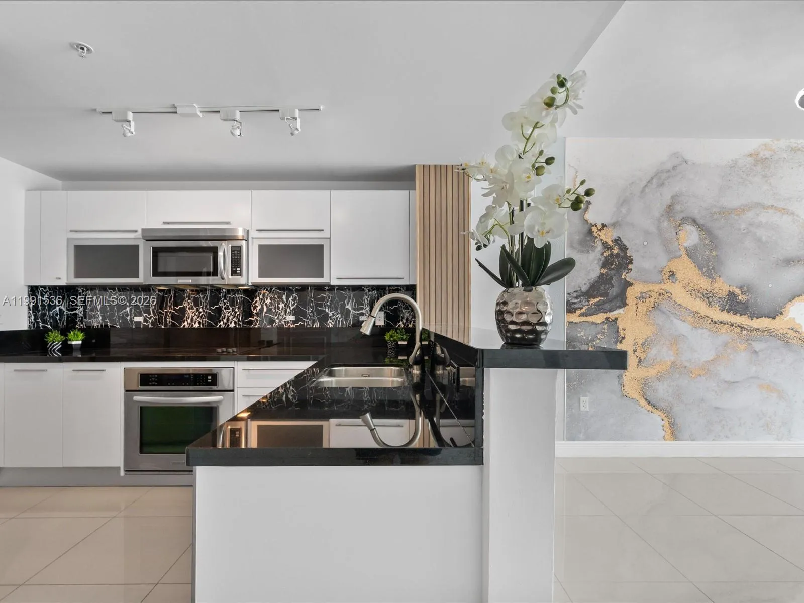 244 Biscayne Blvd # 1605, Miami FL 33132