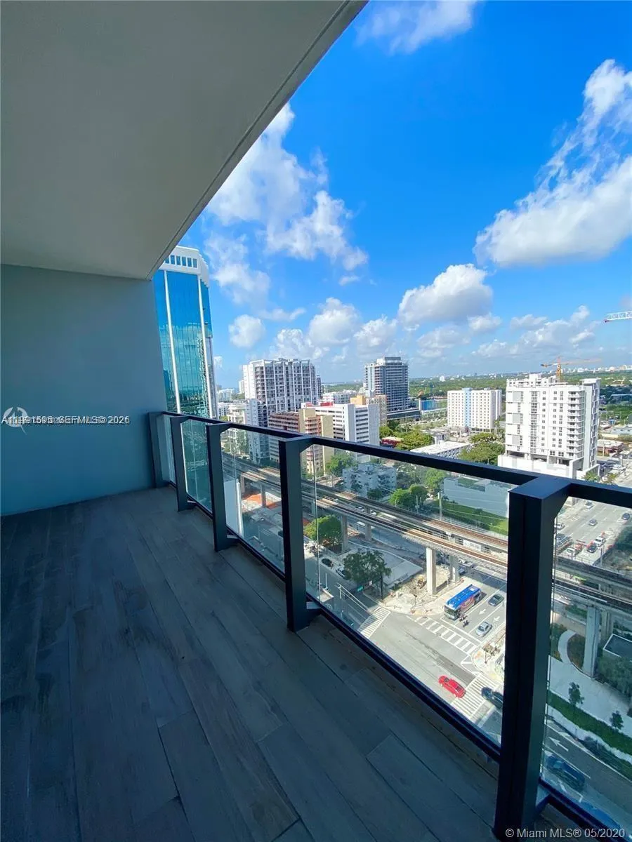 88 SW 7th St # 1404, Miami FL 33130