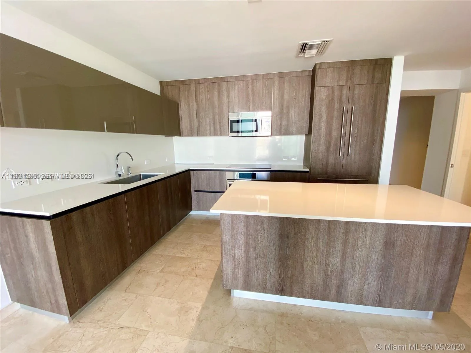 88 SW 7th St # 1404, Miami FL 33130