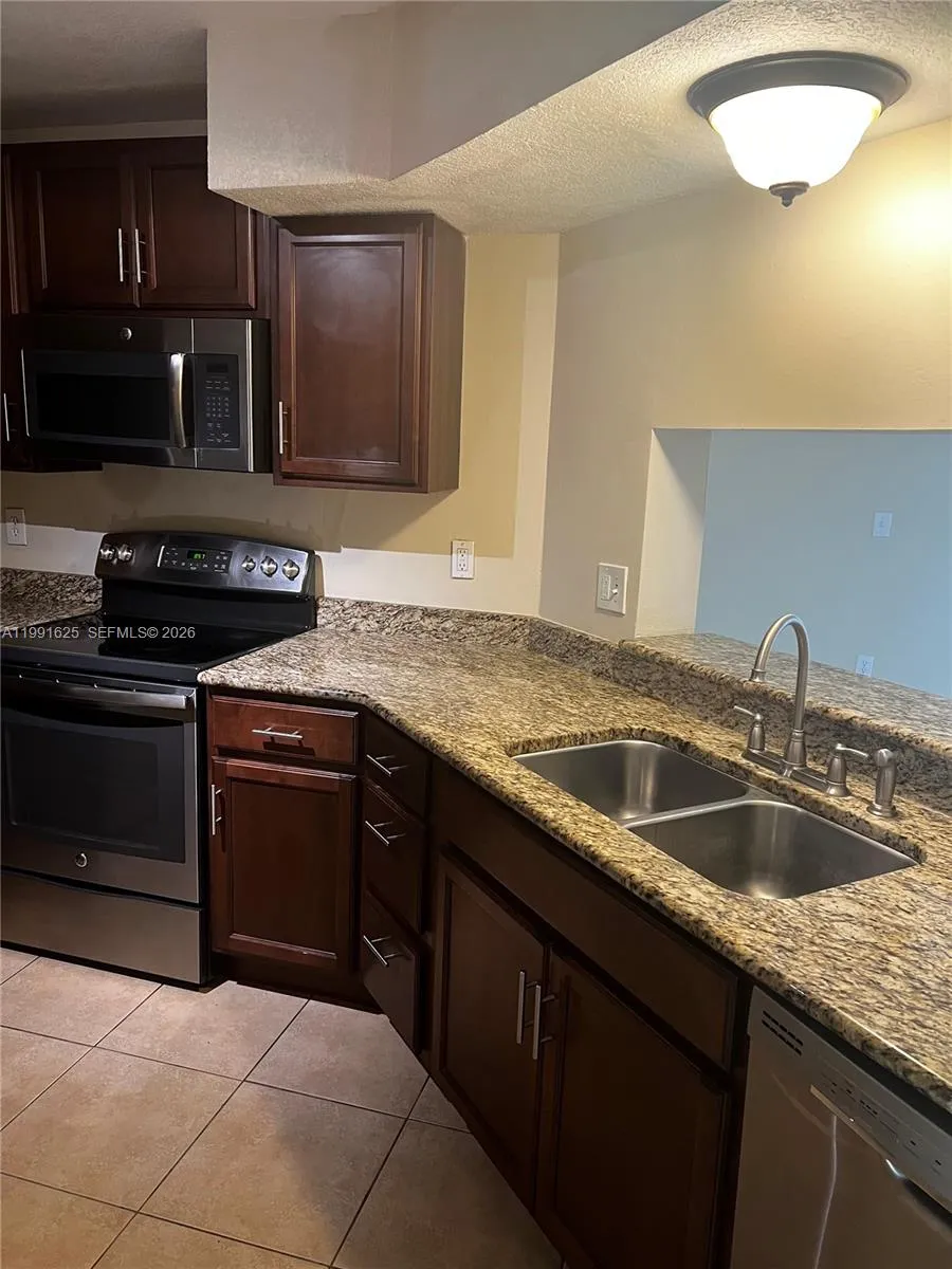 802 Constitution Dr # 802B, Homestead FL 33034
