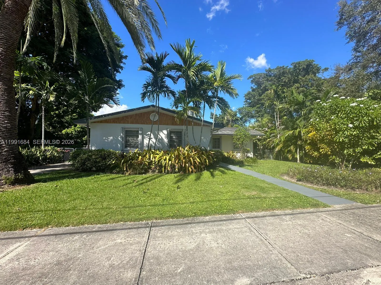 3755 Oak Ave, Miami FL 33133