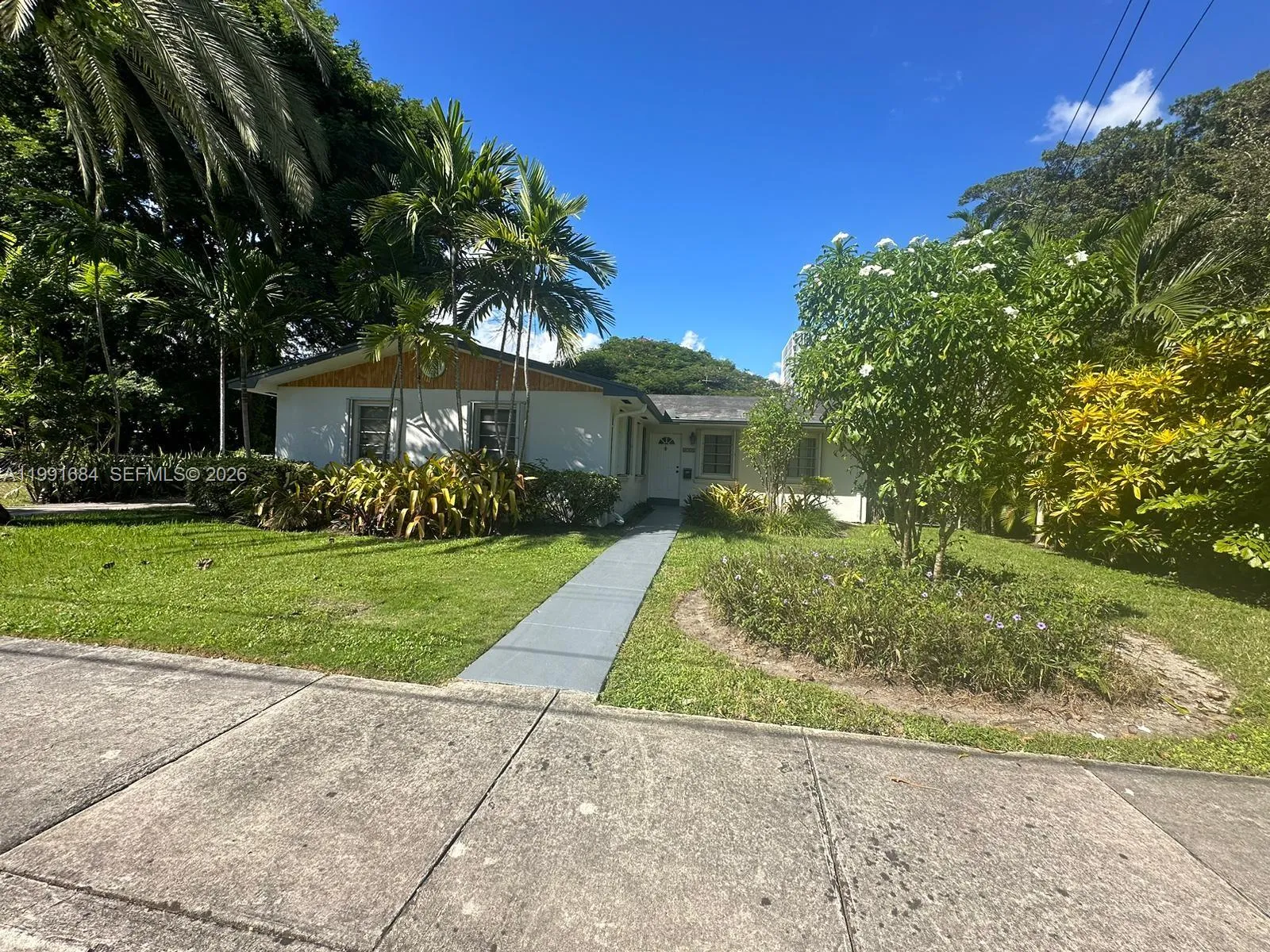 3755 Oak Ave, Miami FL 33133