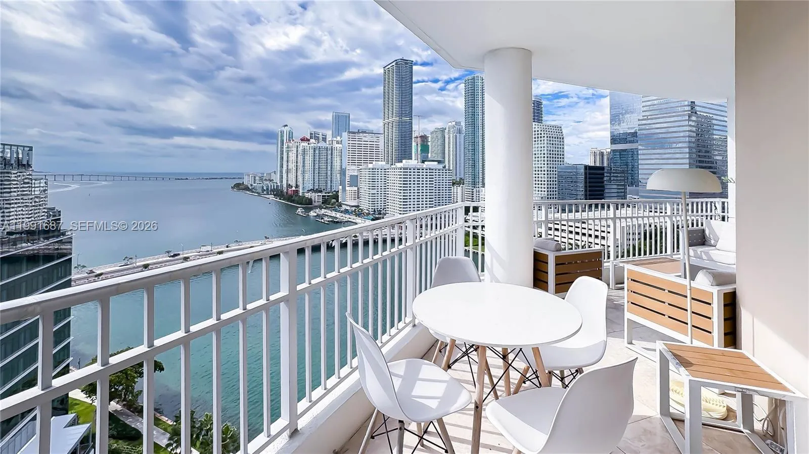 3 bedroom 2 bath for sale at 701 Brickell Key Blvd # 1912, Miami FL 33131
