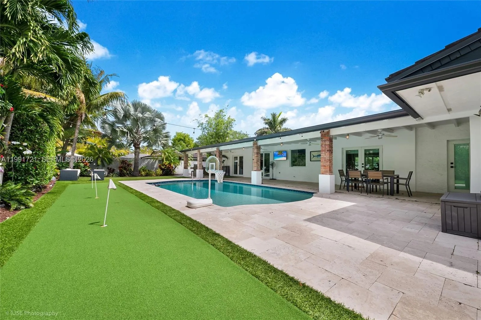 10330 SW 71st Ave, Pinecrest FL 33156