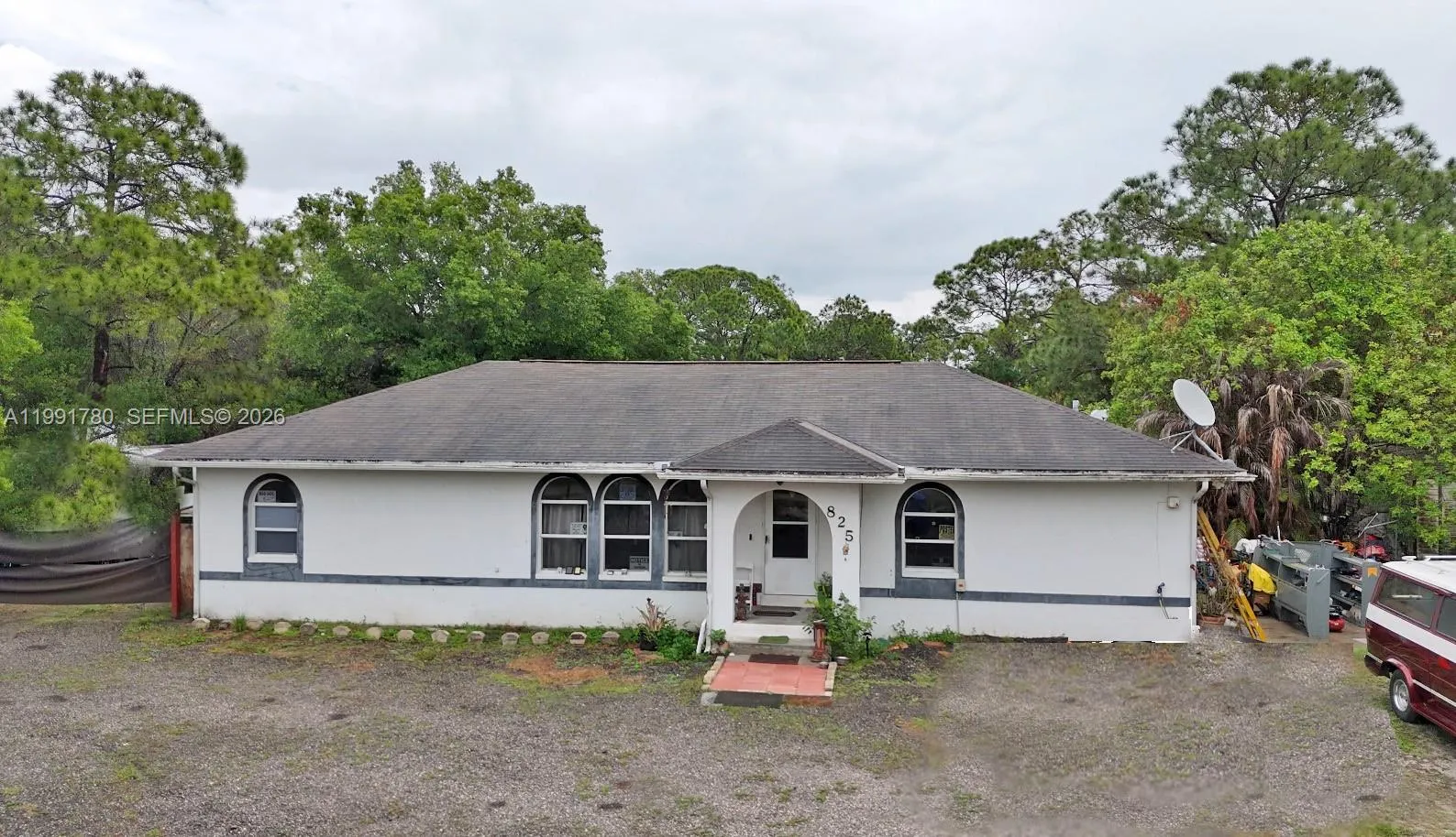 3 bedroom 2 bath for sale at 825 N Willow ST, Clewiston FL 33440