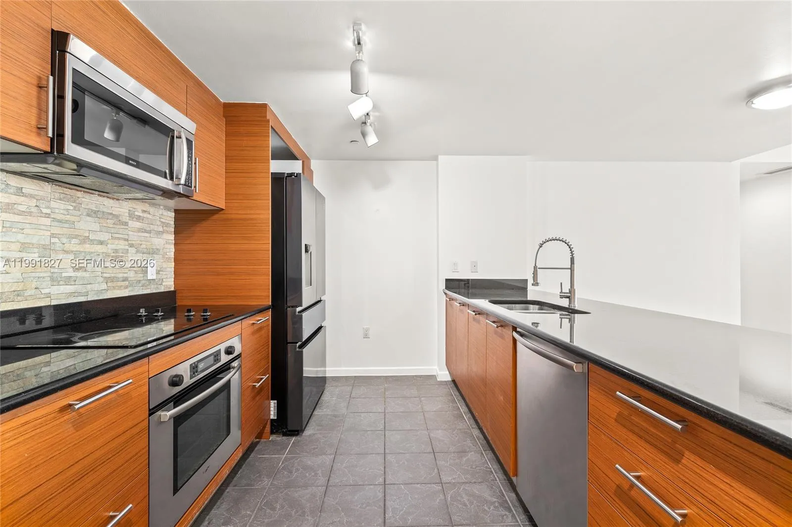 50 Biscayne Blvd # 4111, Miami FL 33132