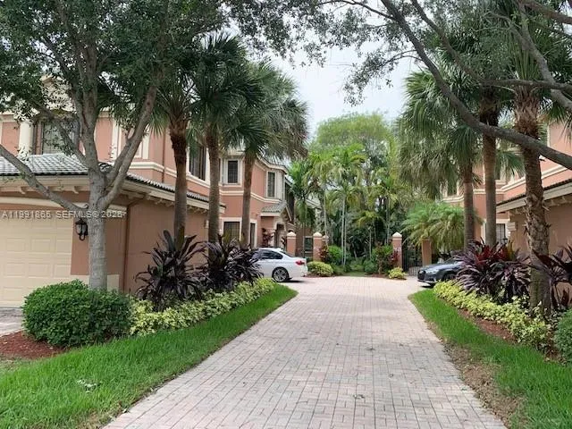 2800 Kinsington Cir, Weston FL 33332