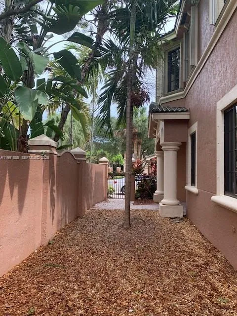 2800 Kinsington Cir, Weston FL 33332