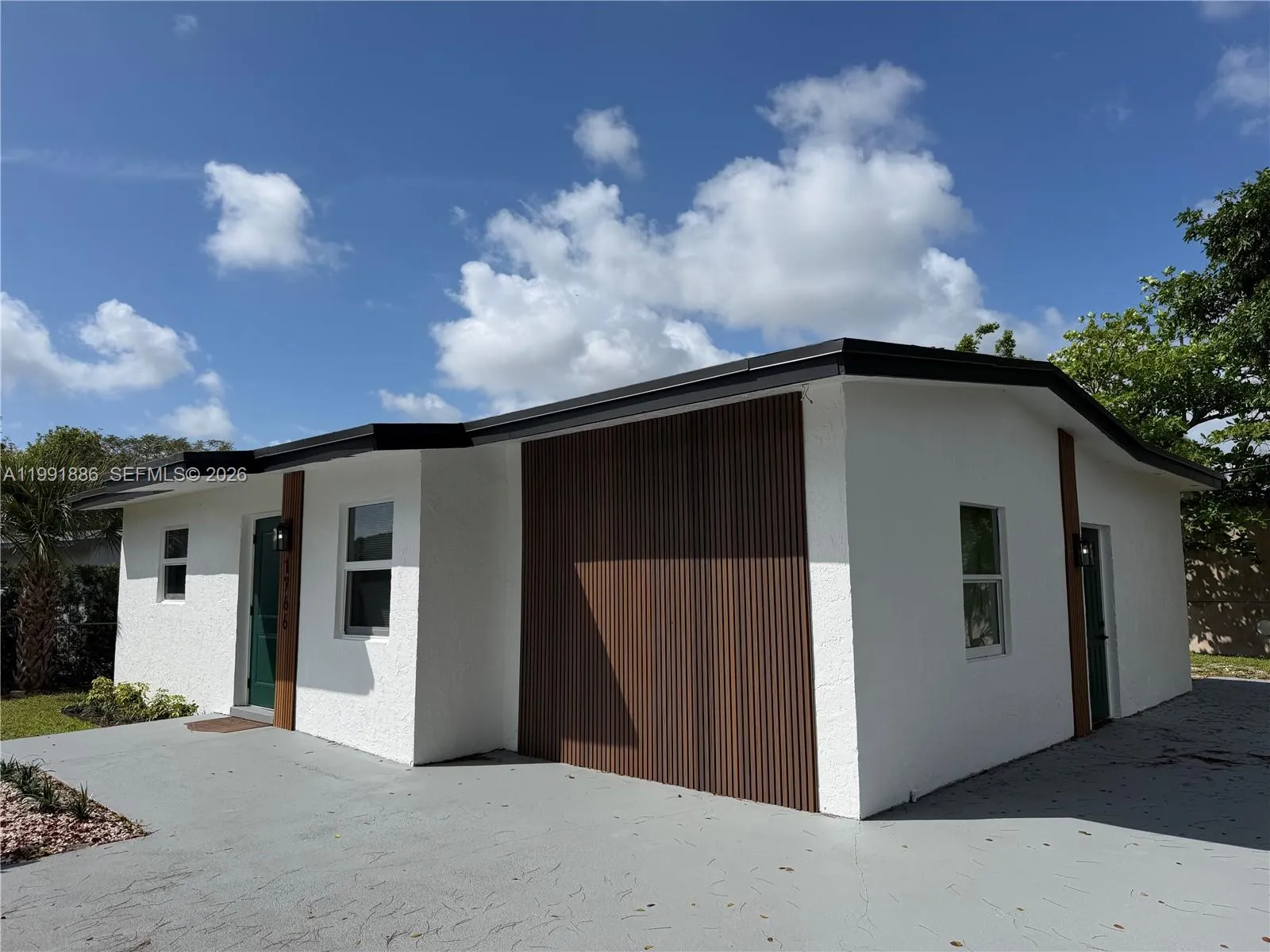 1766 Lauderdale Manor Dr, Fort Lauderdale FL 33311