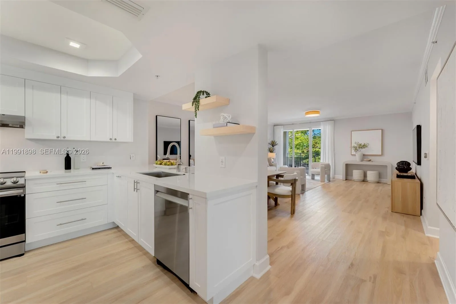 7588 SW 102nd St # 203, Pinecrest FL 33156