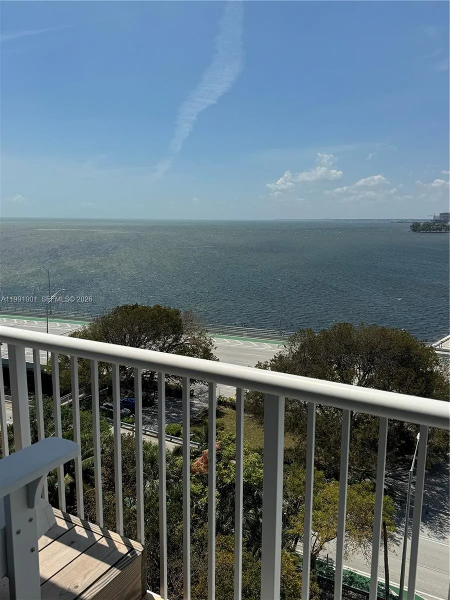 1 bedroom 1 bath for rent at 150 SE 25th Rd # 11L, Miami FL 33129