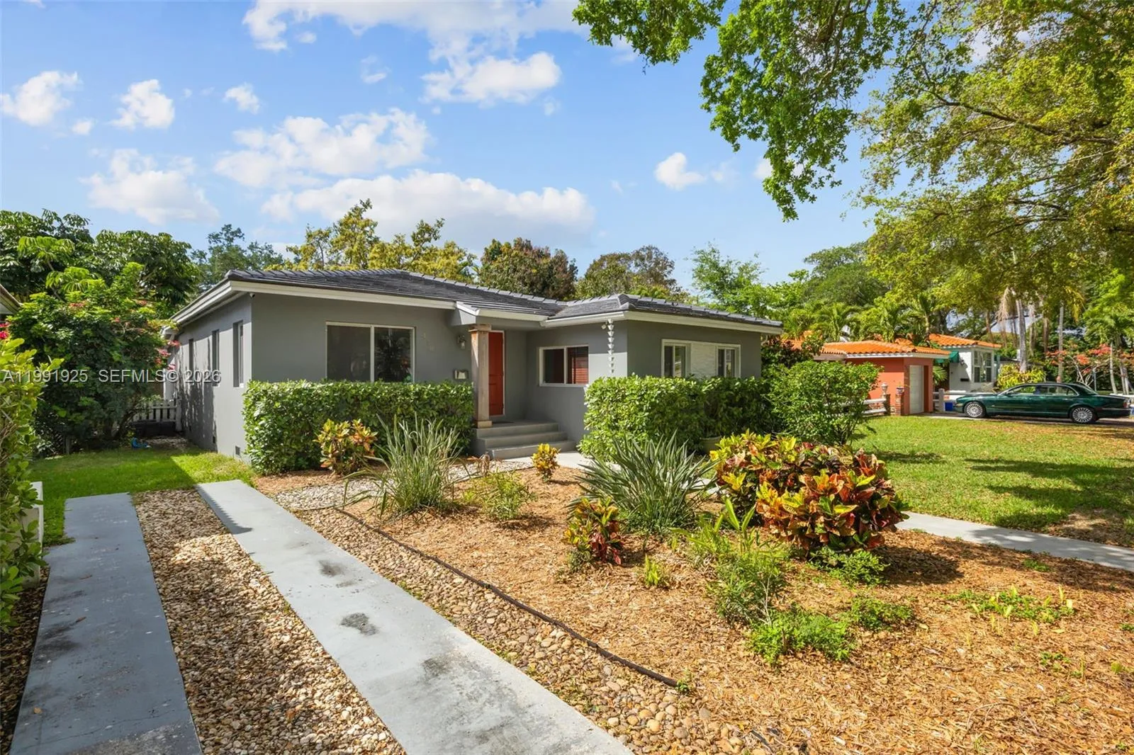 2 bedroom 2 bath for rent at 438 Mendoza Ave, Coral Gables FL 33134