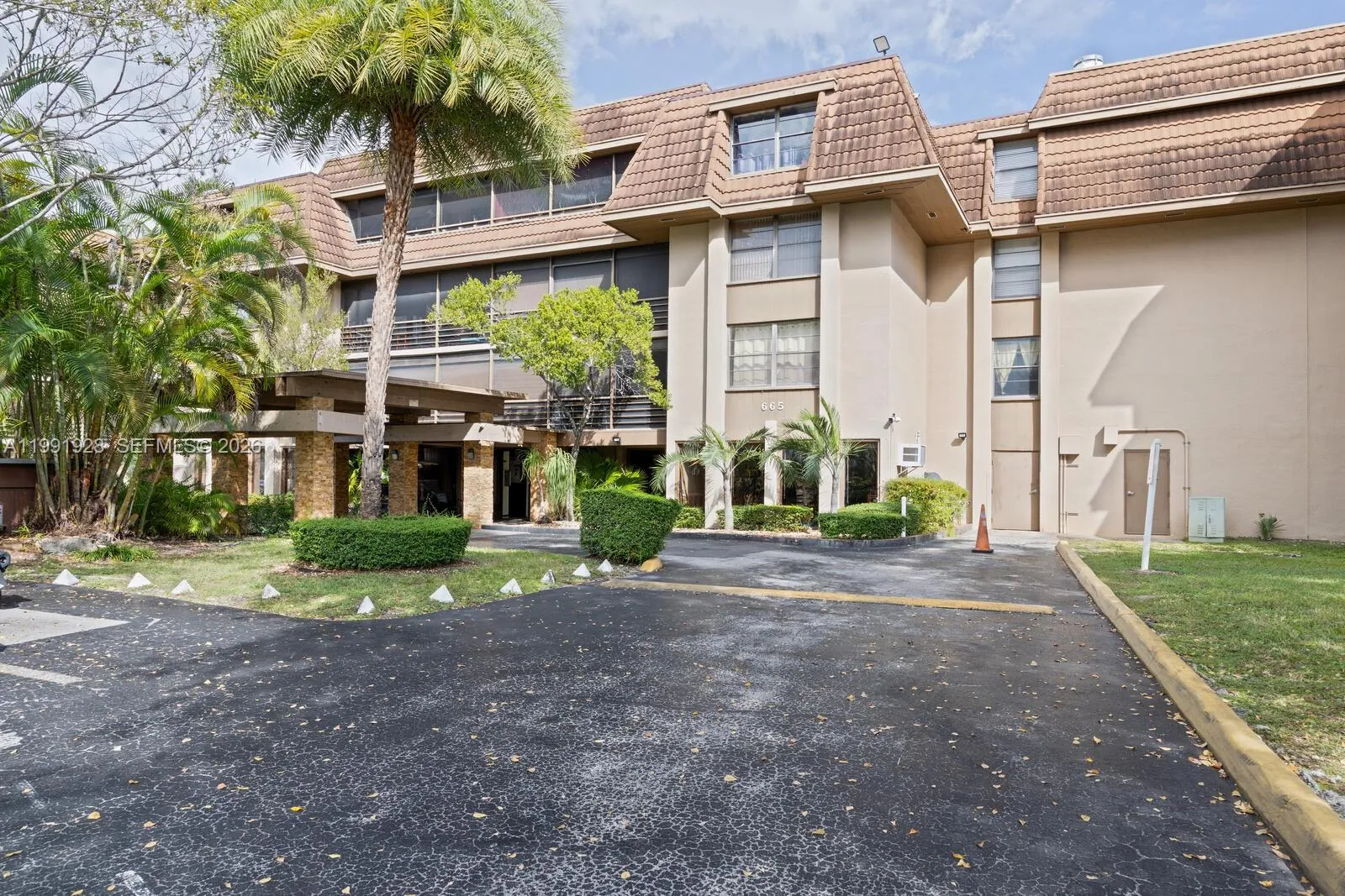 1 bedroom 1 bath for sale at 665 NE 195th St # 222, Miami FL 33179