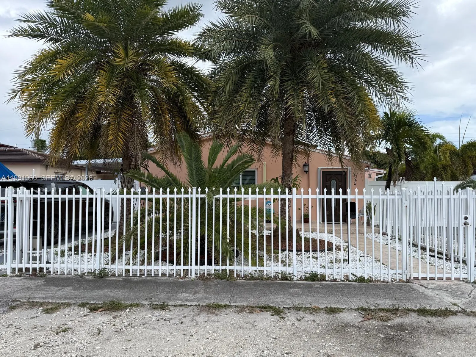 3 bedroom 2 bath for sale at 625 E 8th Ln, Hialeah FL 33010