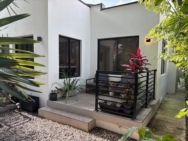 111 NW 46th St, Miami FL 33127