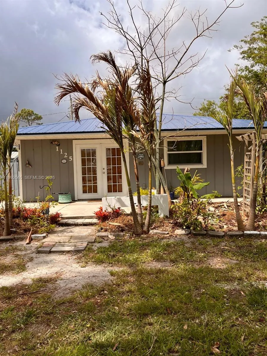 2 bedroom 2 bath for sale at 1125 SW 15th Ave SW, Vero Beach FL 32962