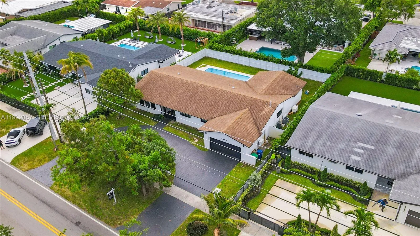 1850 NE 199th St, Miami FL 33179