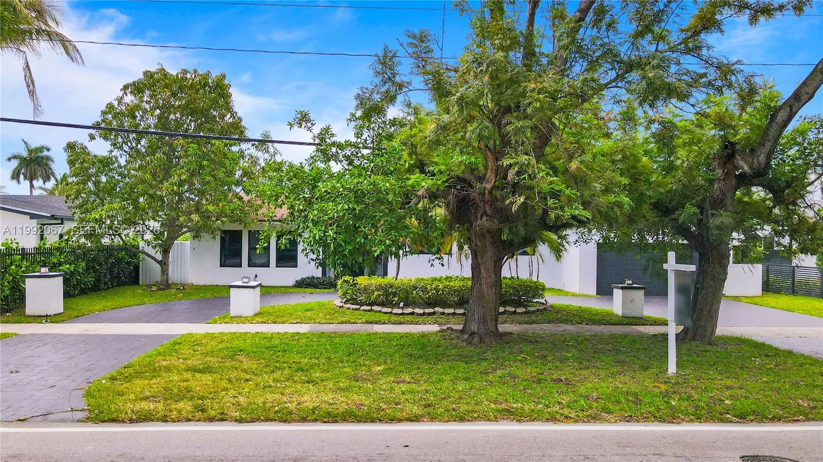 1850 NE 199th St, Miami FL 33179