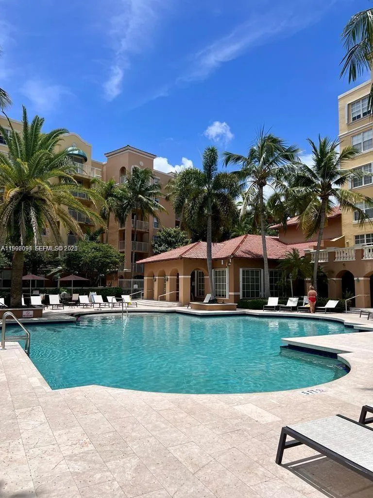 1 bedroom 1 bath for sale at 19555 E Country Club Dr # 8503, Aventura FL 33180