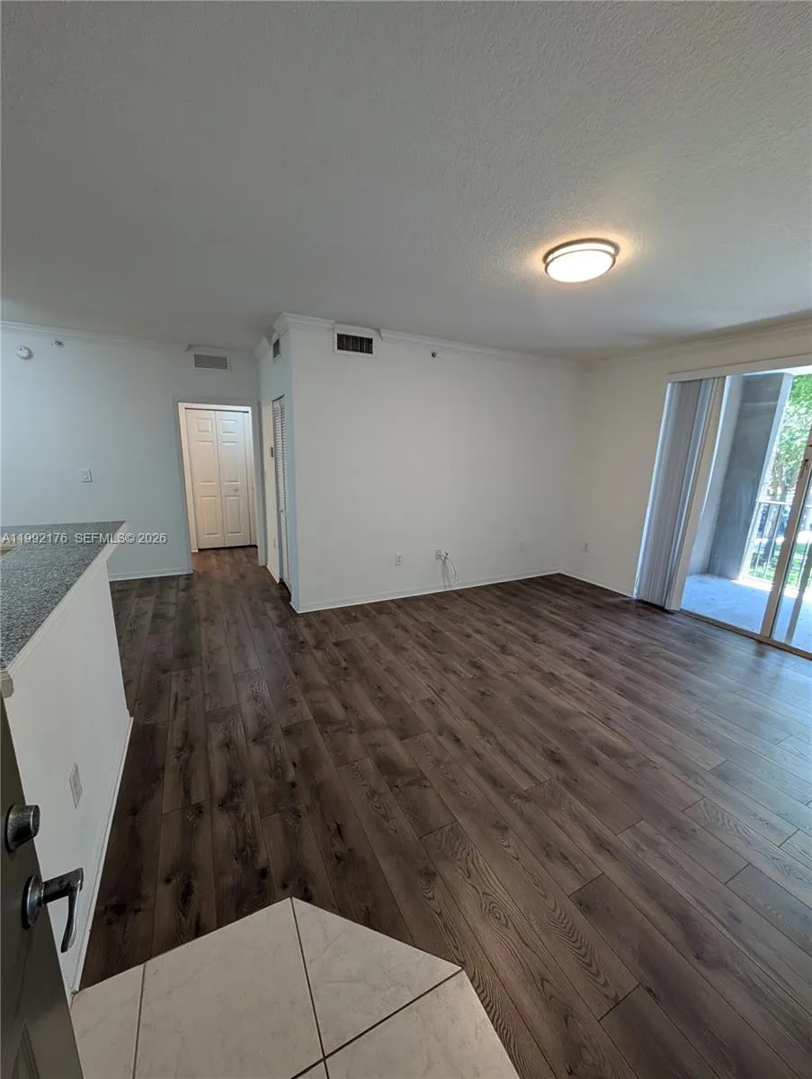 6831 SW 44th St # 203, Miami FL 33155