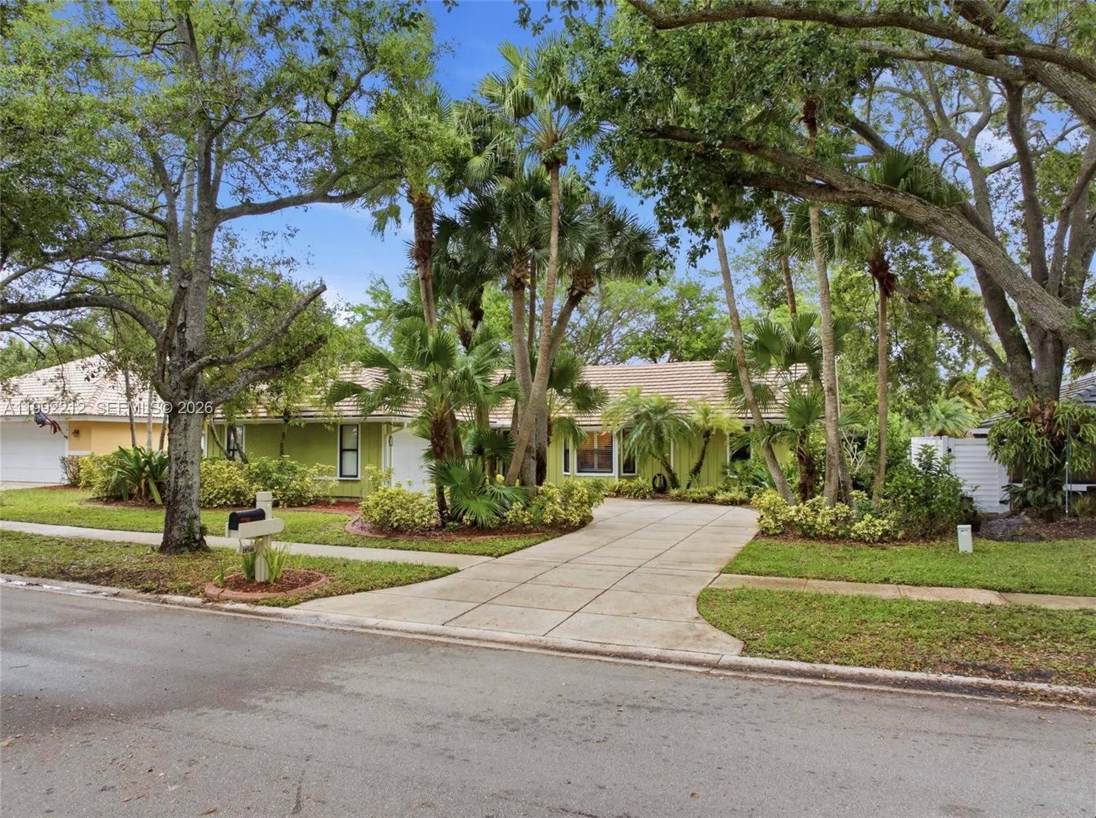 18546 Lake Bend Dr, Jupiter FL 33458