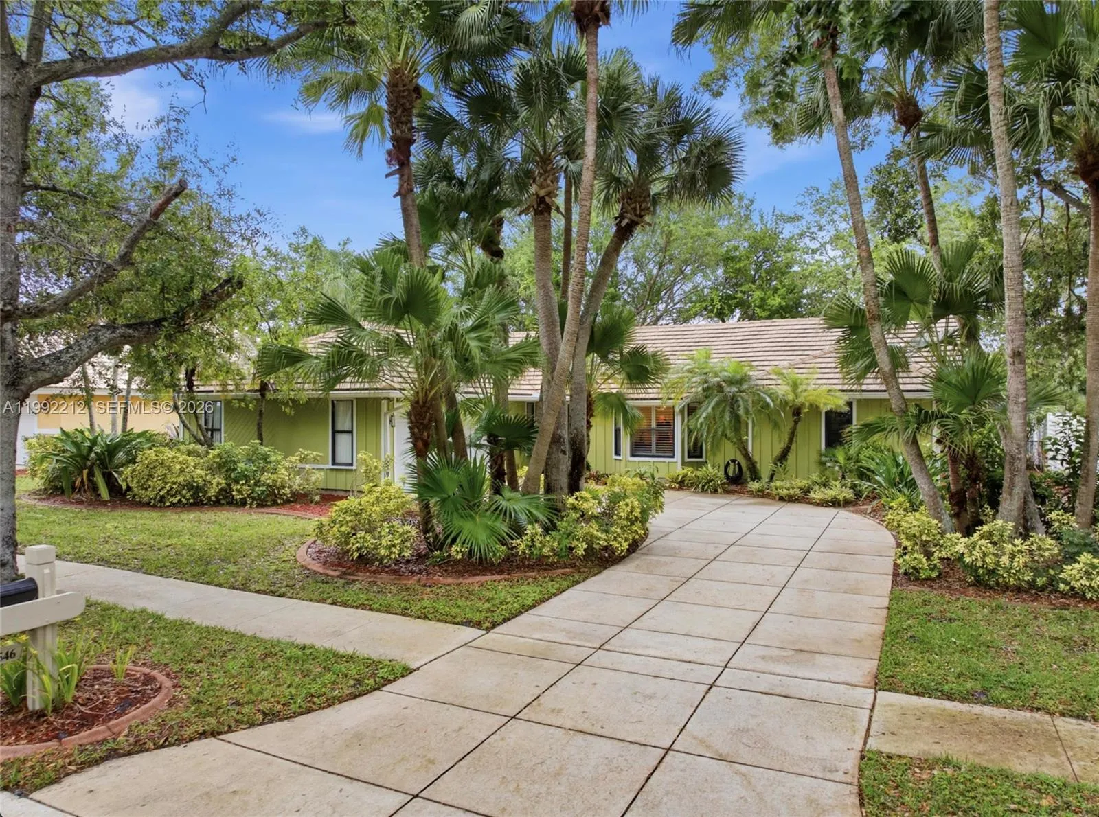 18546 Lake Bend Dr, Jupiter FL 33458