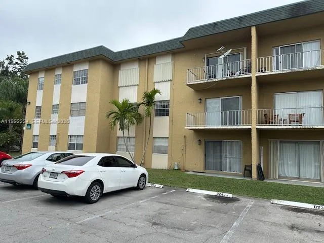 2 bedroom 1 bath for sale at 5400 SW 77 Court # 2R, Miami FL 33155