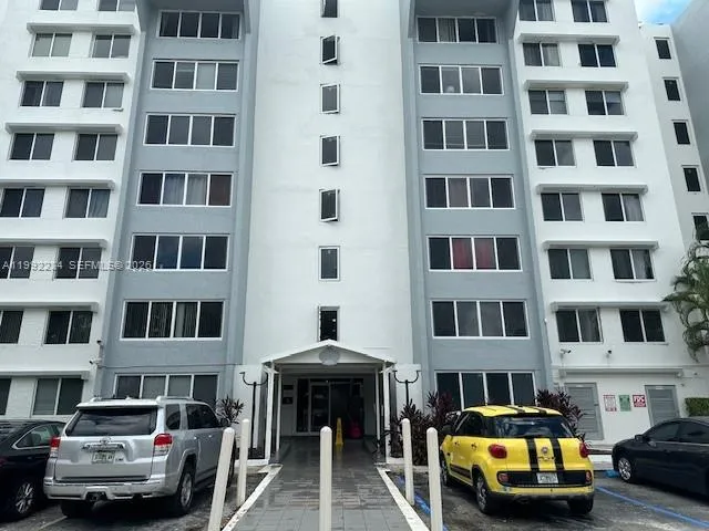 1 bedroom 1 bath for sale at 9001 SW 77 Avenue # C705, Miami FL 33156