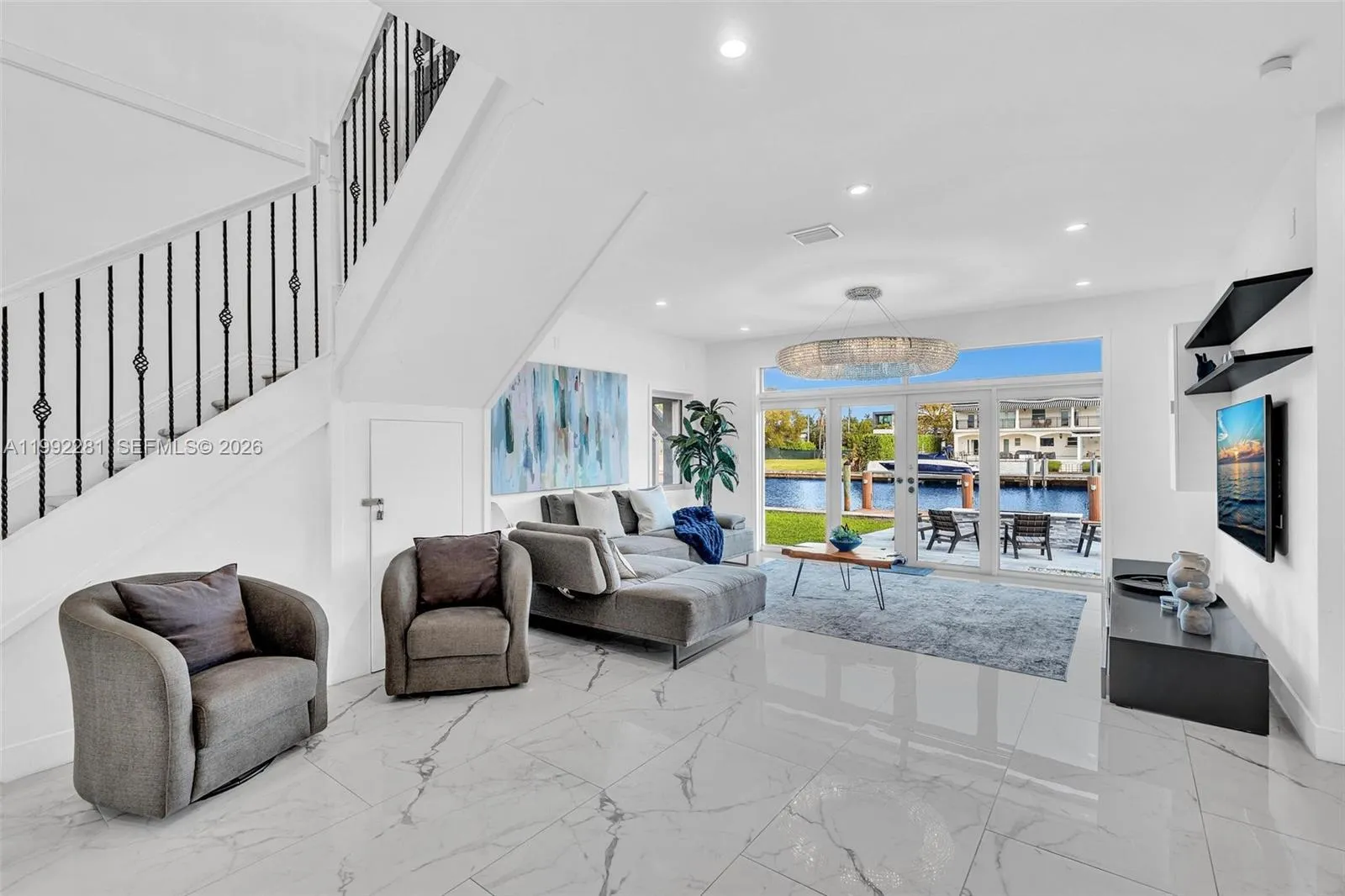 472 Sunset Dr, Hallandale Beach FL 33009