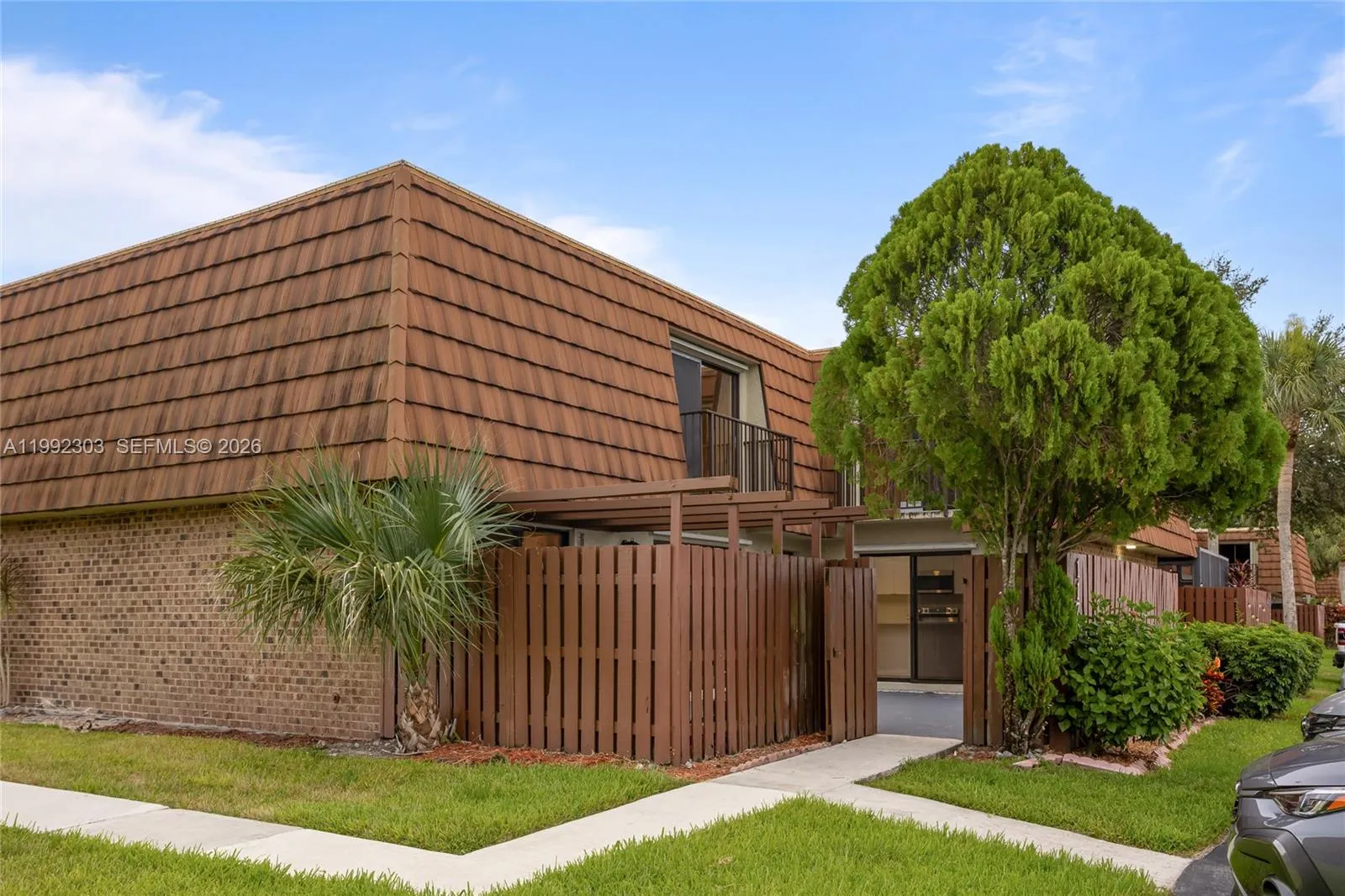 3 bedroom 2 bath for sale at 1170 SW 118th Ter, Davie FL 33325