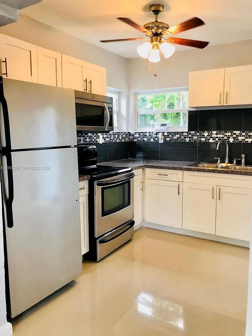 535 NE 68th St, Miami FL 33138