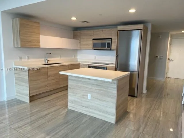 16385 Biscayne Blvd # 2206, North Miami Beach FL 33160