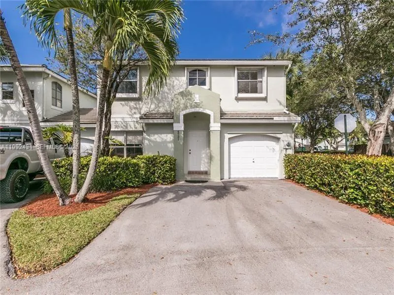 4731 Grapevine Way, Davie FL 33331