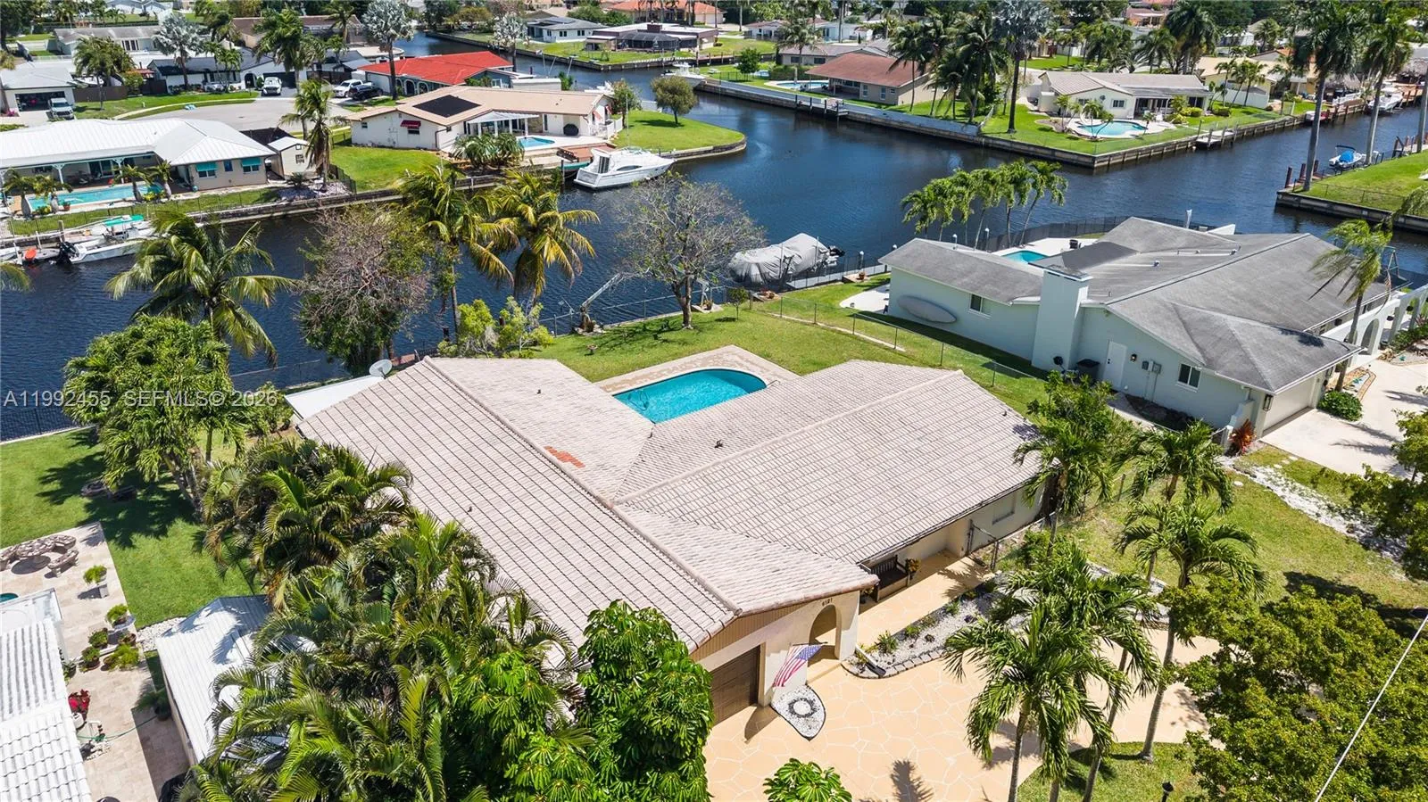6121 SW 16th St, Plantation FL 33317