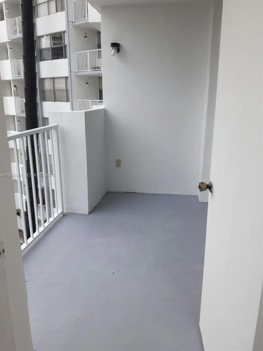 1200 NE Miami Gardens Dr # 504W, Miami FL 33179