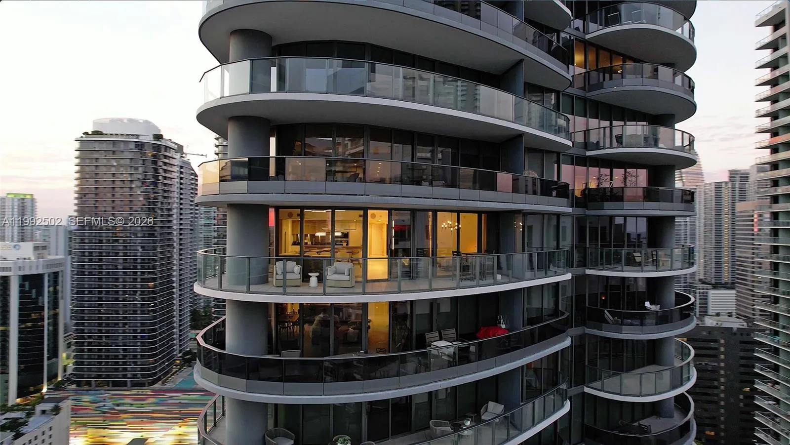 3 bedroom 3 bath for sale at 1000 Brickell Plz # 3702, Miami FL 33131